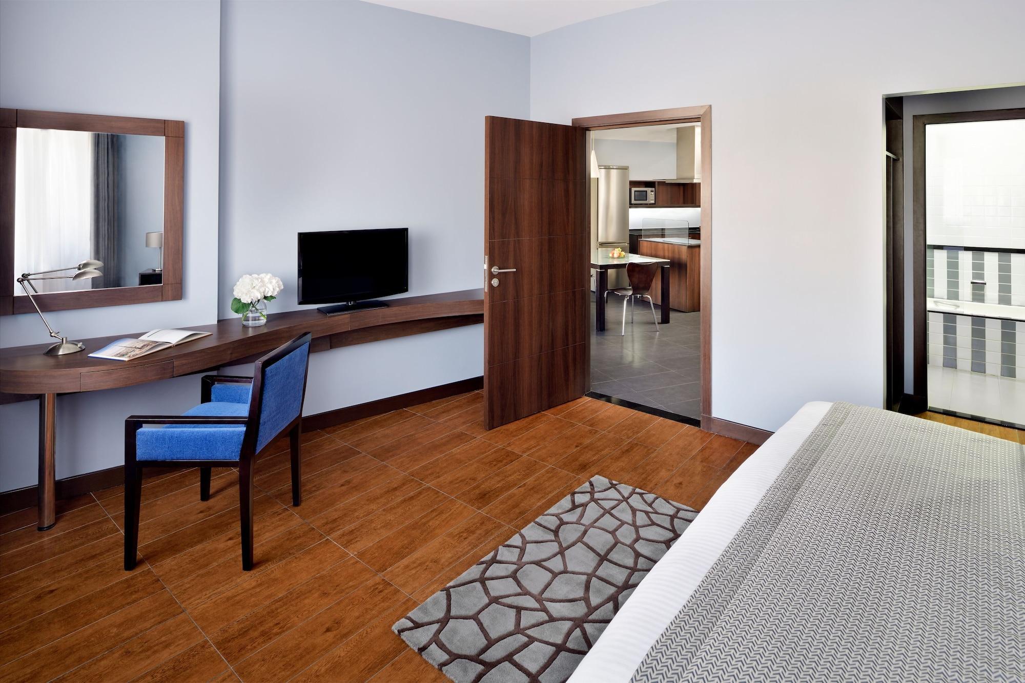 モーベンピック ホテル アパートメンツ アル マンザー ドバイ エクステリア 写真 A typical bedroom at the residence halls