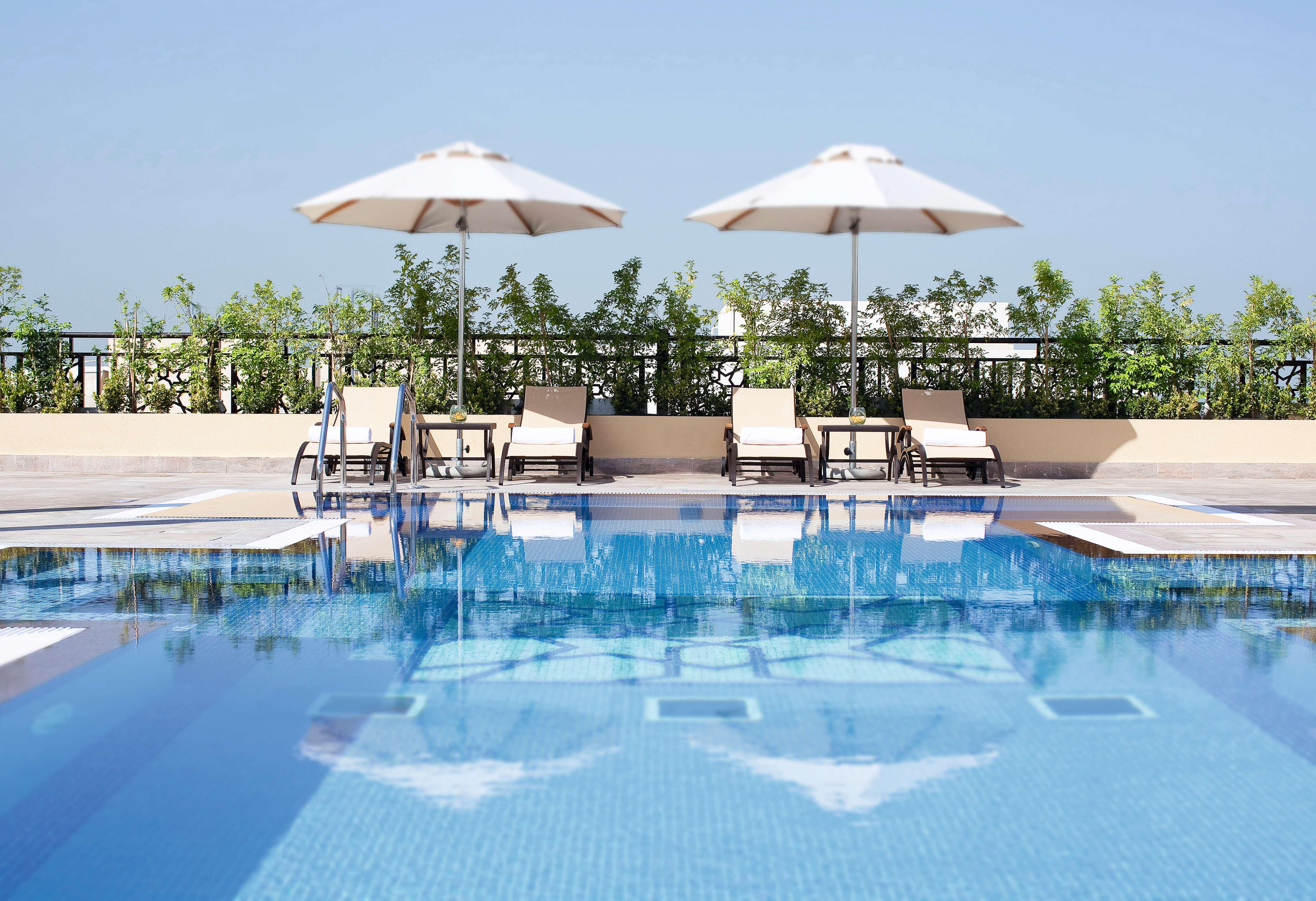 モーベンピック ホテル アパートメンツ アル マンザー ドバイ エクステリア 写真 Rooftop pool